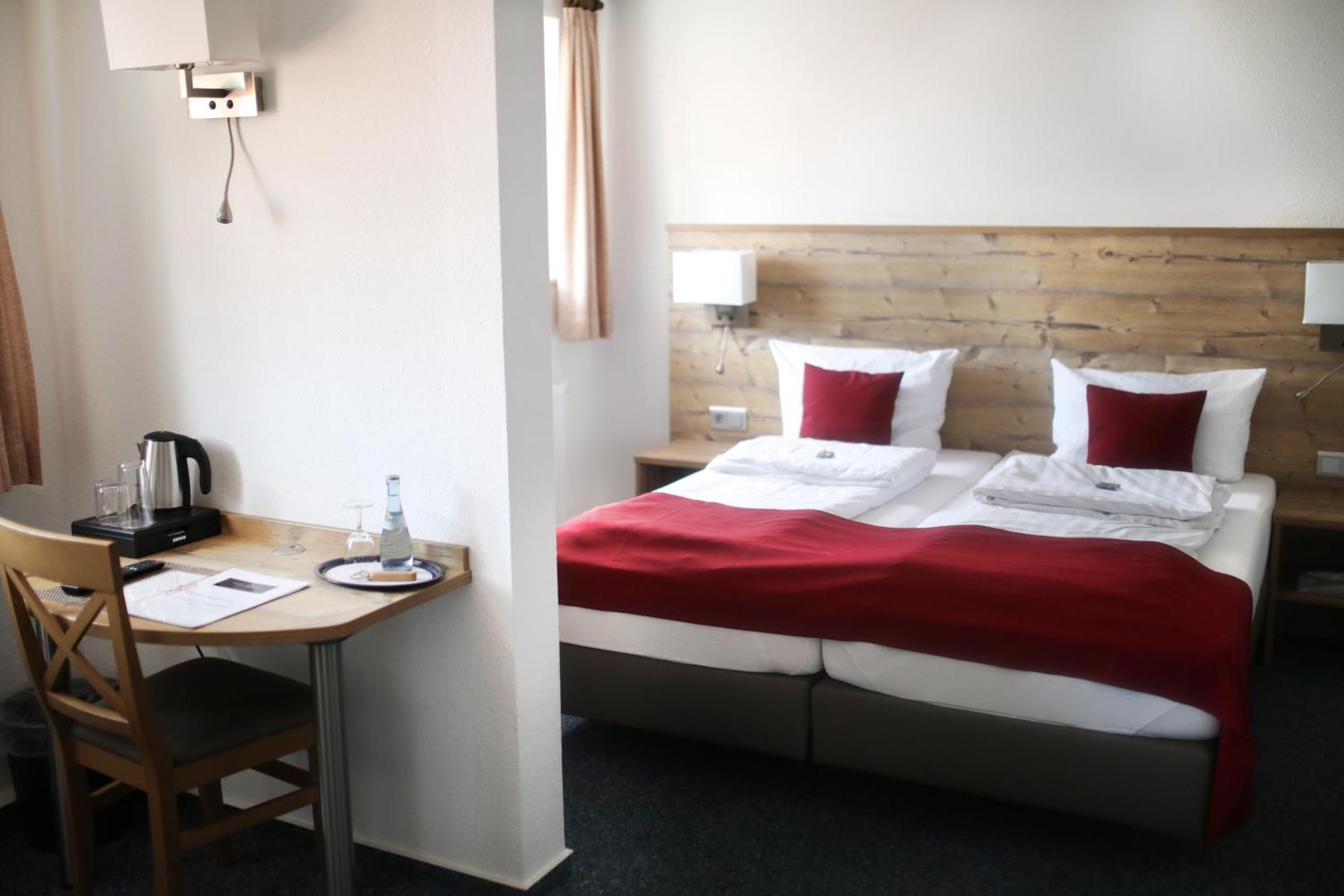Gasthaus Hotel Zum Kreuz Штеттен-ам-Кальтен-Маркт Экстерьер фото