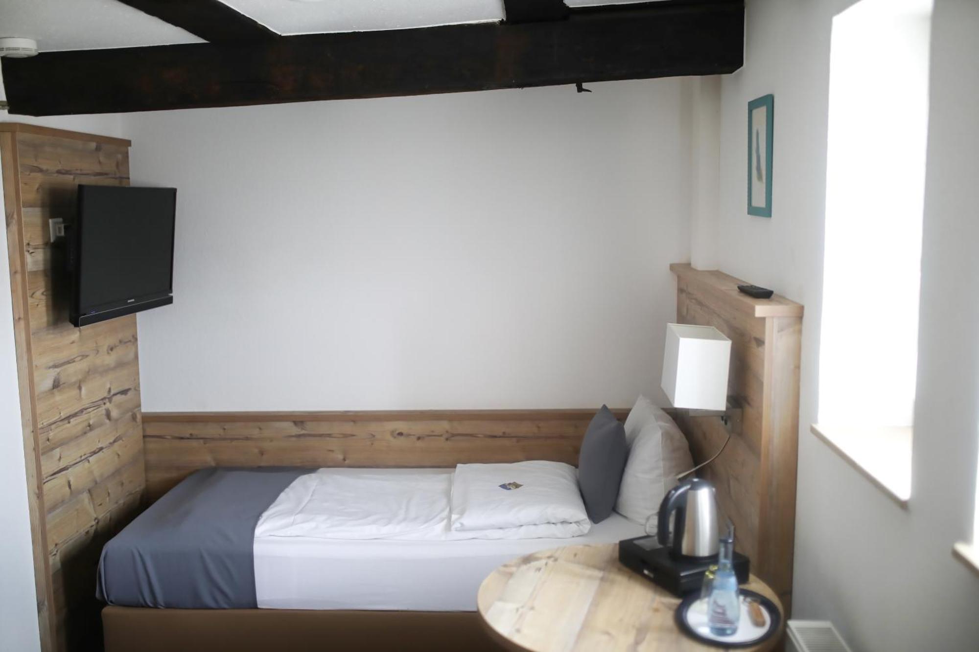 Gasthaus Hotel Zum Kreuz Штеттен-ам-Кальтен-Маркт Экстерьер фото